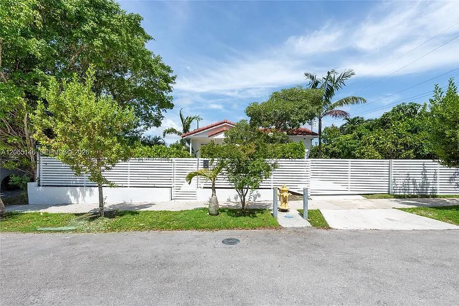 1450 SW 20th Ave