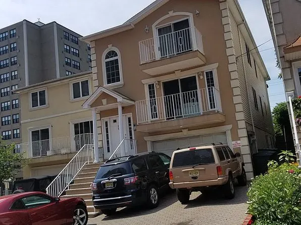 55 71st St, Guttenberg, NJ 07093