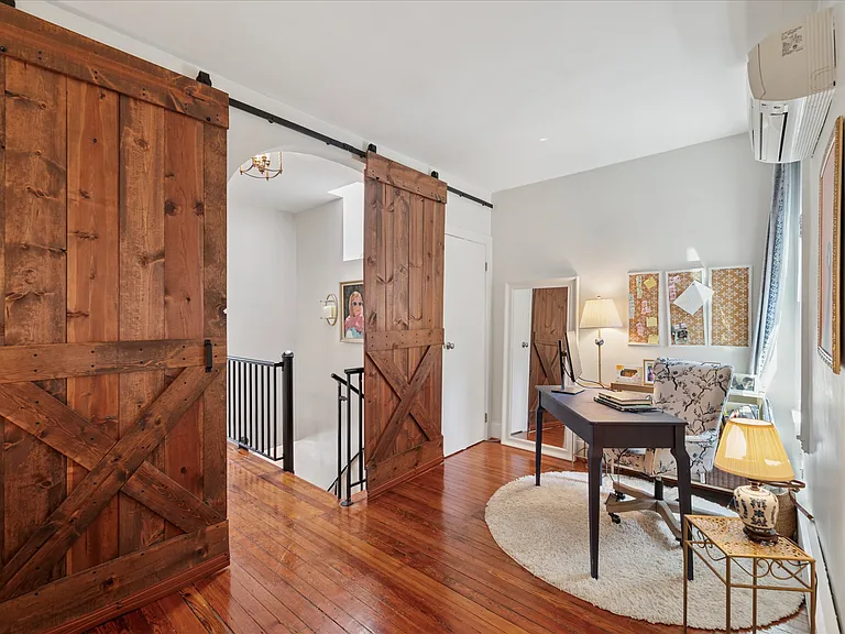 1208 Saint James St — Photo 10
