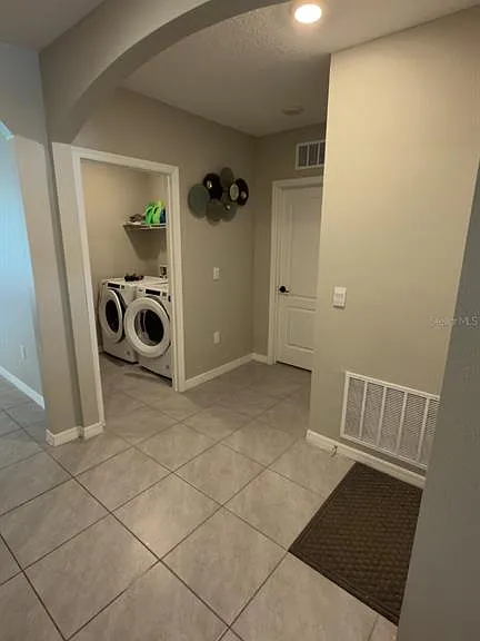 1583 Barberry Dr — Photo 24