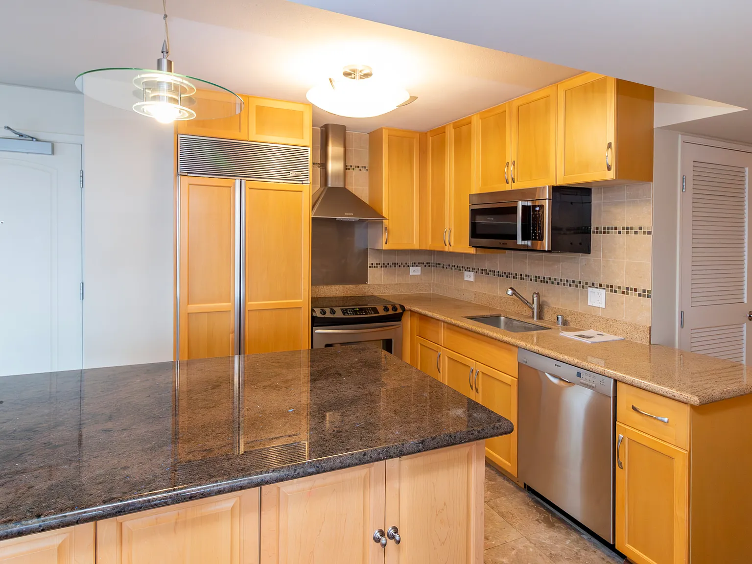 2 bed, 1113 sqft, $3,600 — Photo 4