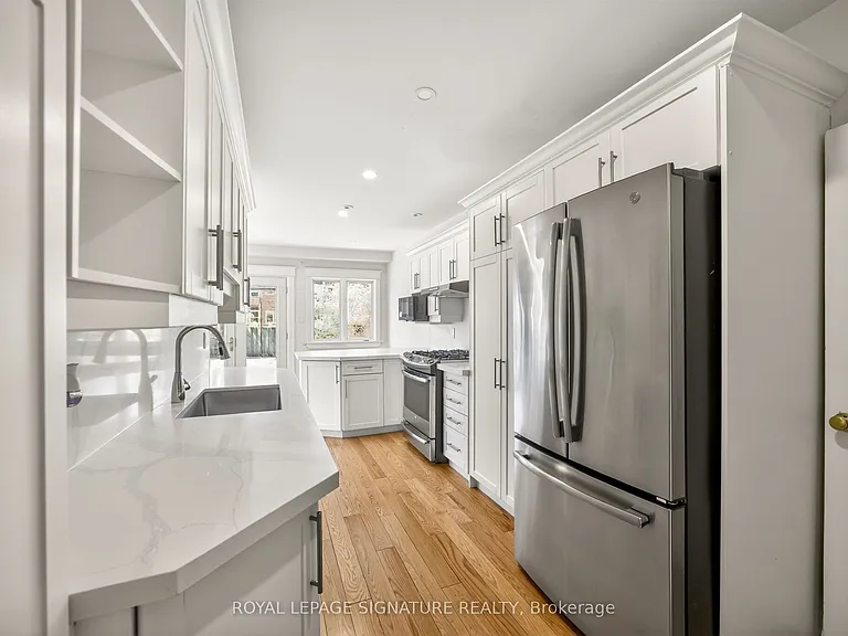 426 Armadale Ave — Photo 20