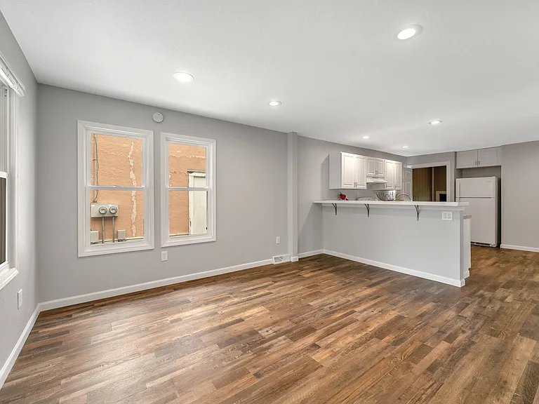 905 Woodsdale Ave — Photo 6