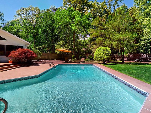 5th image of 3 Colonial Ct