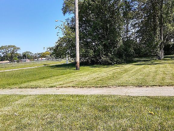 Near corner of Southfield Rd