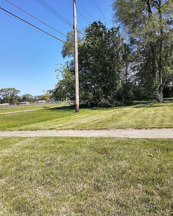 Near corner of Southfield Rd