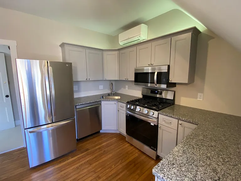 566 W Montgomery Ave #5 — Photo 10
