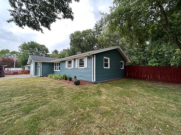 3rd image of 44 Boyle Rd