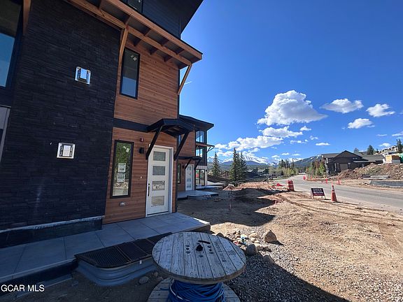 2nd image of 454 Lions Gate Dr