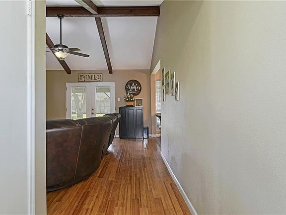 3rd image of 2912 Lachelle Ln