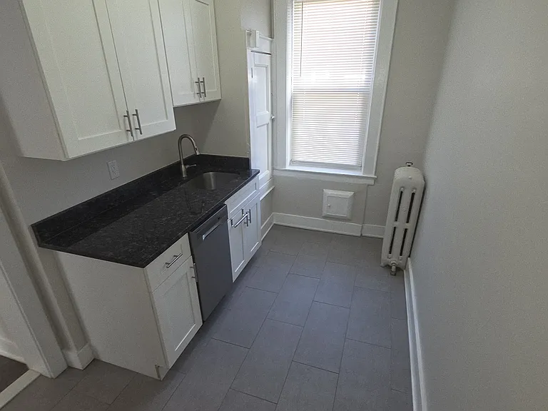 11 Seymour St #20 — Photo 2