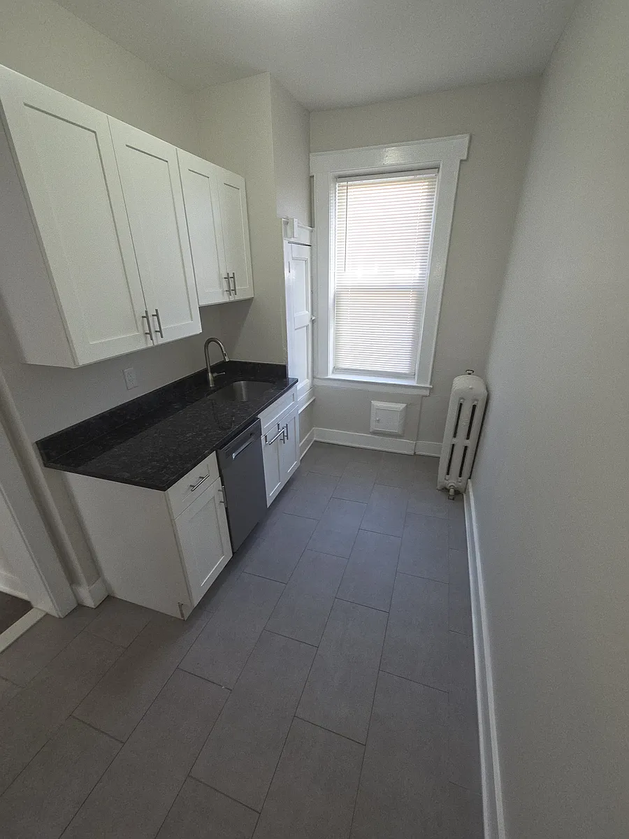 Building Photo - 11 Seymour St #20