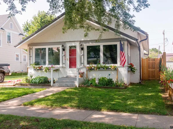 2019 Lane St, Falls City, NE 68355