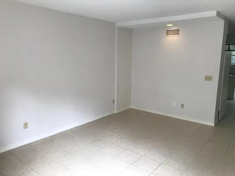 1376 N Oakland Ave #9 — Photo 5