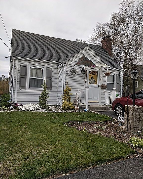 1st image of 78 Leslie St