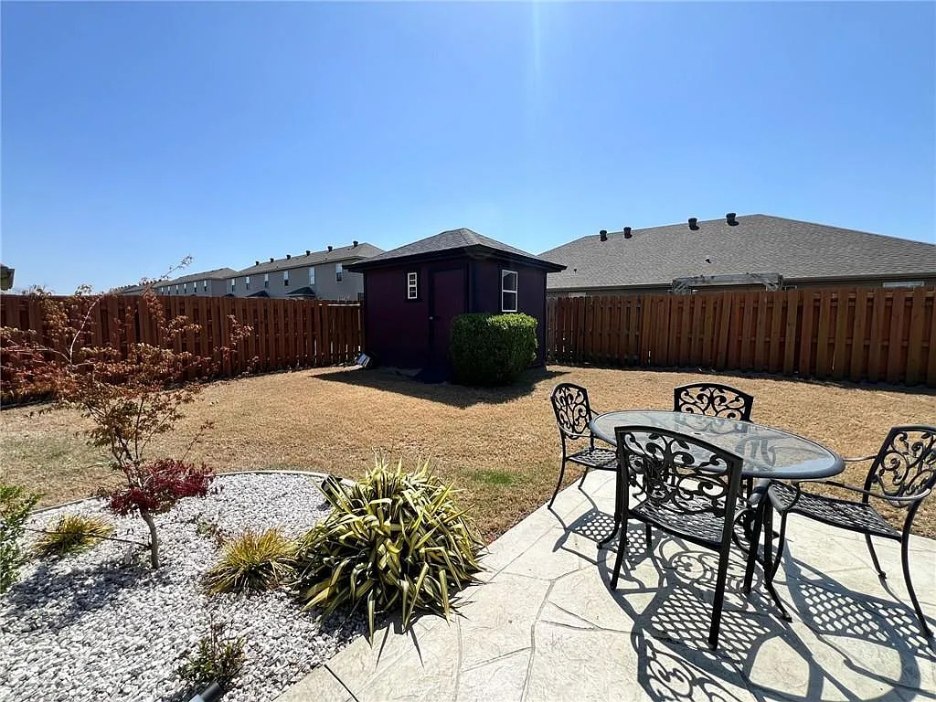 4305 Southwest Limestone Avenue - 1 — Photo 2