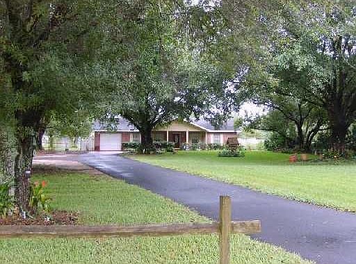 Private home on 1 acre!