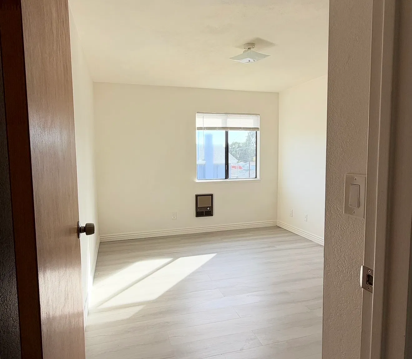 3456 Rhoda 3456a Ave — Photo 2