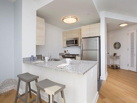 4th image of 4325 Hunter St APT 2015W