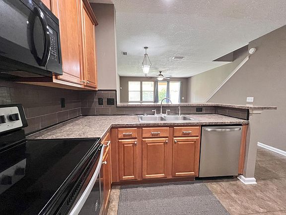 5th image of 2357 Sunset Bluff Dr