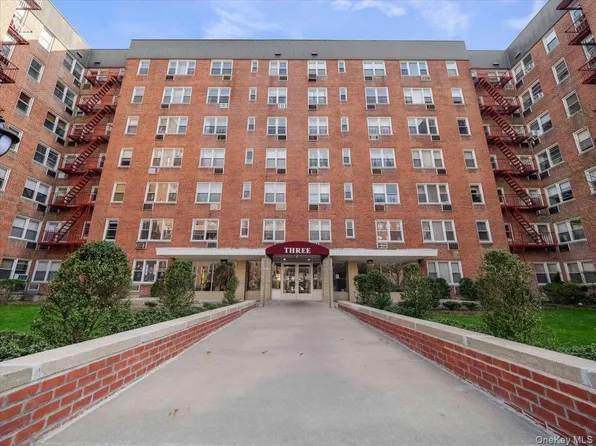 3 Sadore Ln #4P, Yonkers, NY 10710