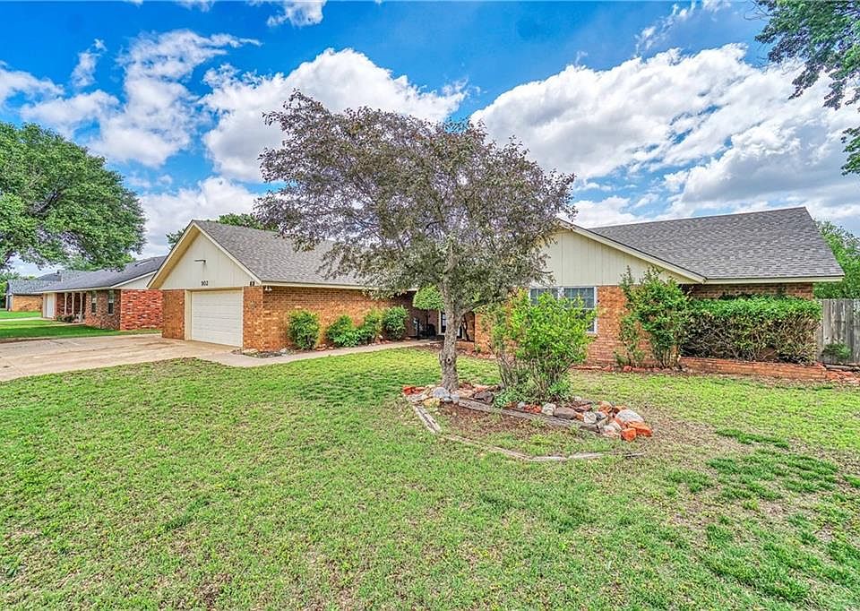 1st image of 902 Lera Ln
