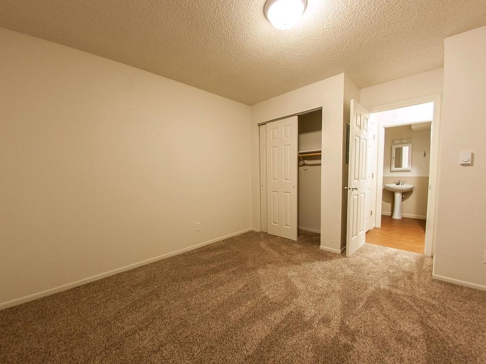 2nd image of 1515 Wall St APT 21