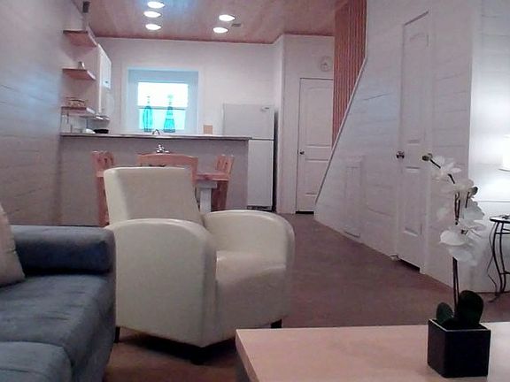 2nd image of 2120 11th St #202