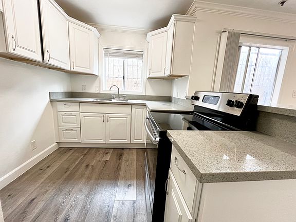 2nd image of 4069 Oakwood Ave #18