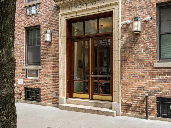 11 West 69th Street image 12 of 12