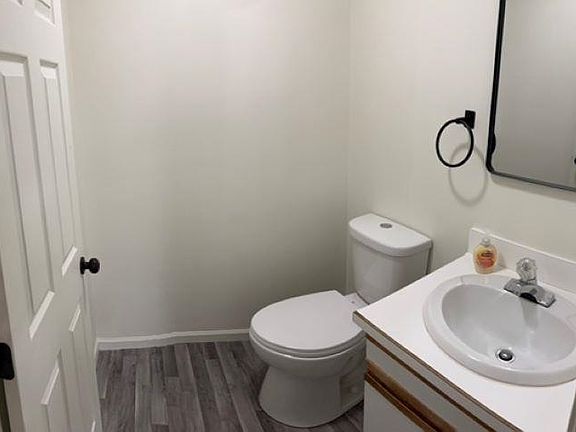 5th image of 416 Willow St