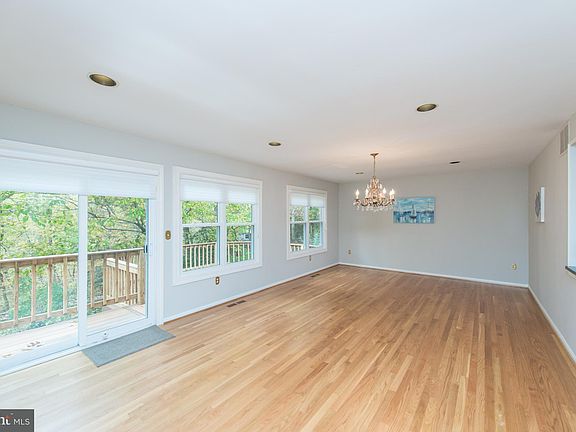 4th image of 390 Kings College Dr