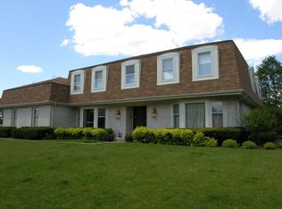 4140 Yorkshire Ln, Northbrook, IL 60062