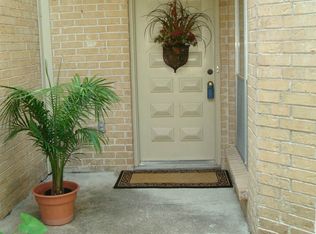 1952 Augusta Dr #8-31, Houston, TX 77057