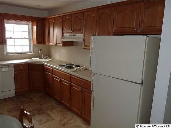3rd image of 1136 Argyll Circle #B