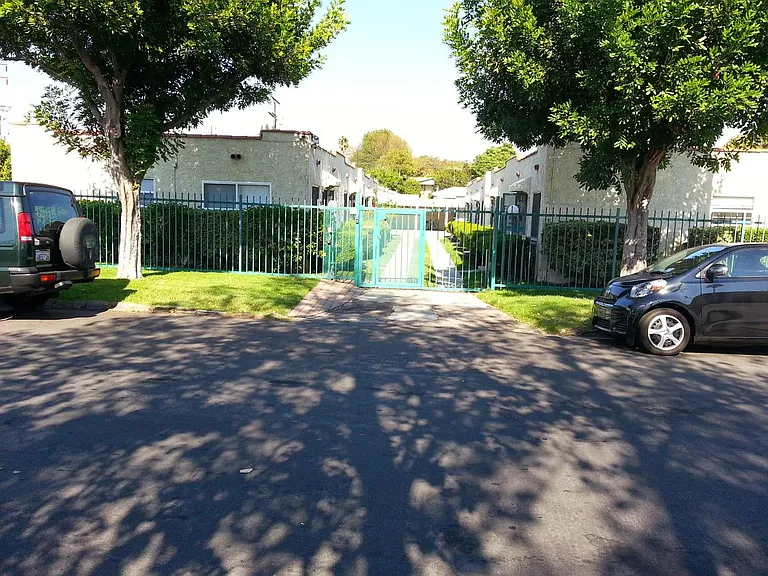 3043 1/2 Larga Ave — Photo 1