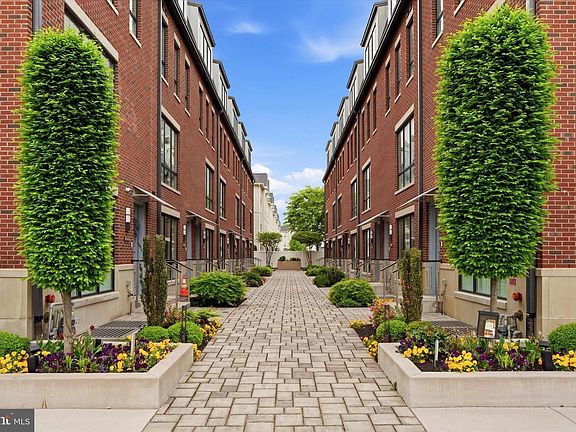 3rd image of 2012 Renaissance Walk Lot 7