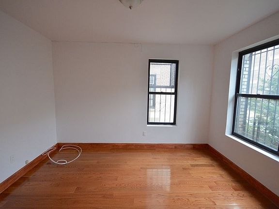 3rd image of 507 W 186th St APT A5