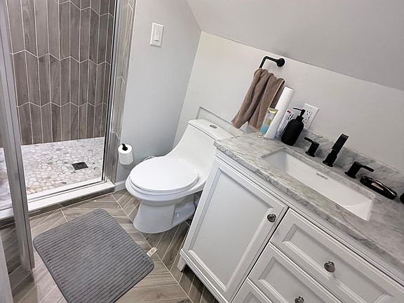 4th image of 52 14th Ave Fl 2