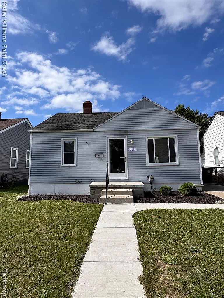 2 bed, 1.0 bath, 688 sqft, $1,300 — Photo 1