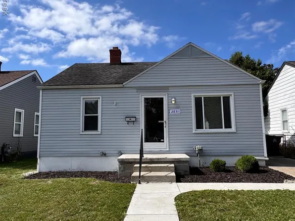 28311 Felician St, Roseville, MI 48066