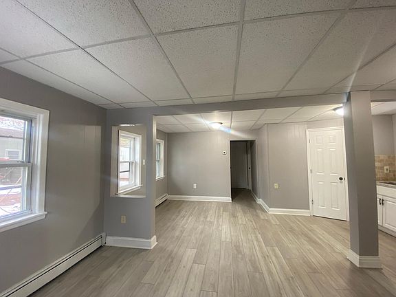 4th image of 4-2117 New St #4