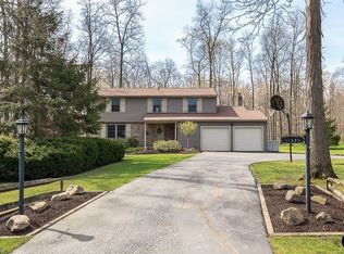 11025 Sunshine Dr, Chardon, OH 44024