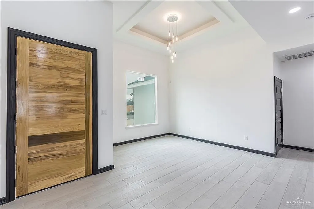 4 bed, 2.0 bath, 1679 sqft, $2,500 — Photo 4