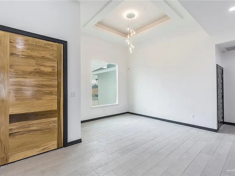 608 Juan Seguin St — Photo 4