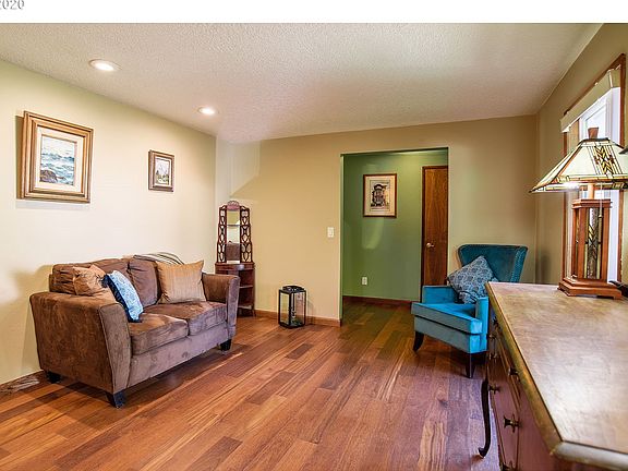 4th image of 13745 SE Fernridge Ave