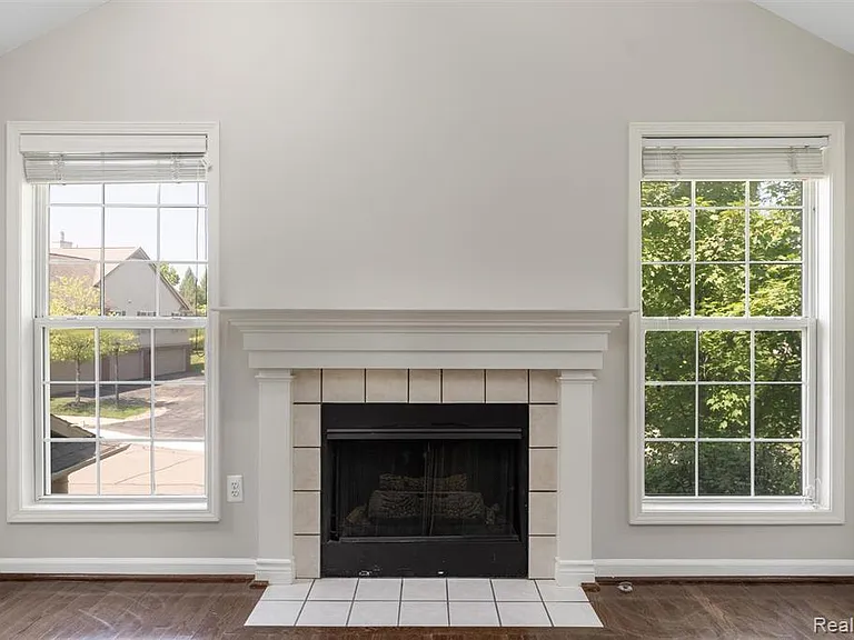 28126 Carlton Way Dr — Photo 4