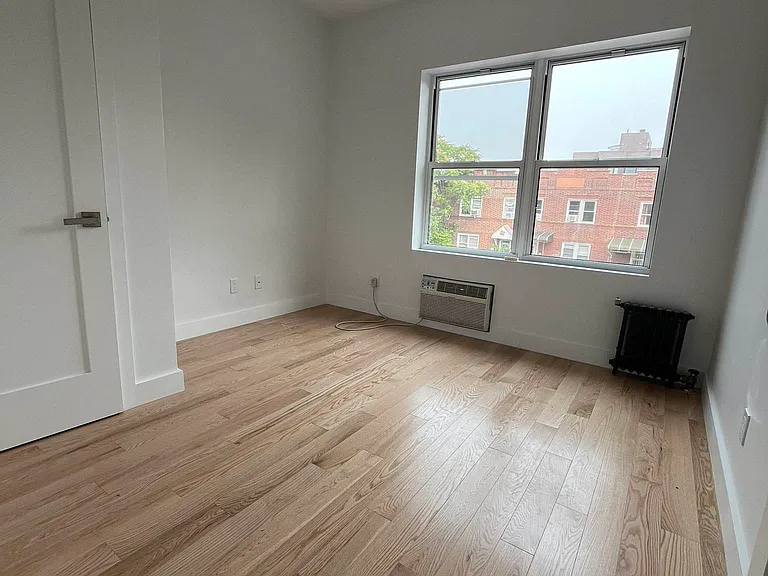 22-26 38th St #2 — Photo 4