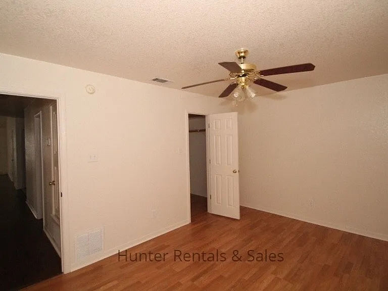 4301B Thunder Creek Dr — Photo 2