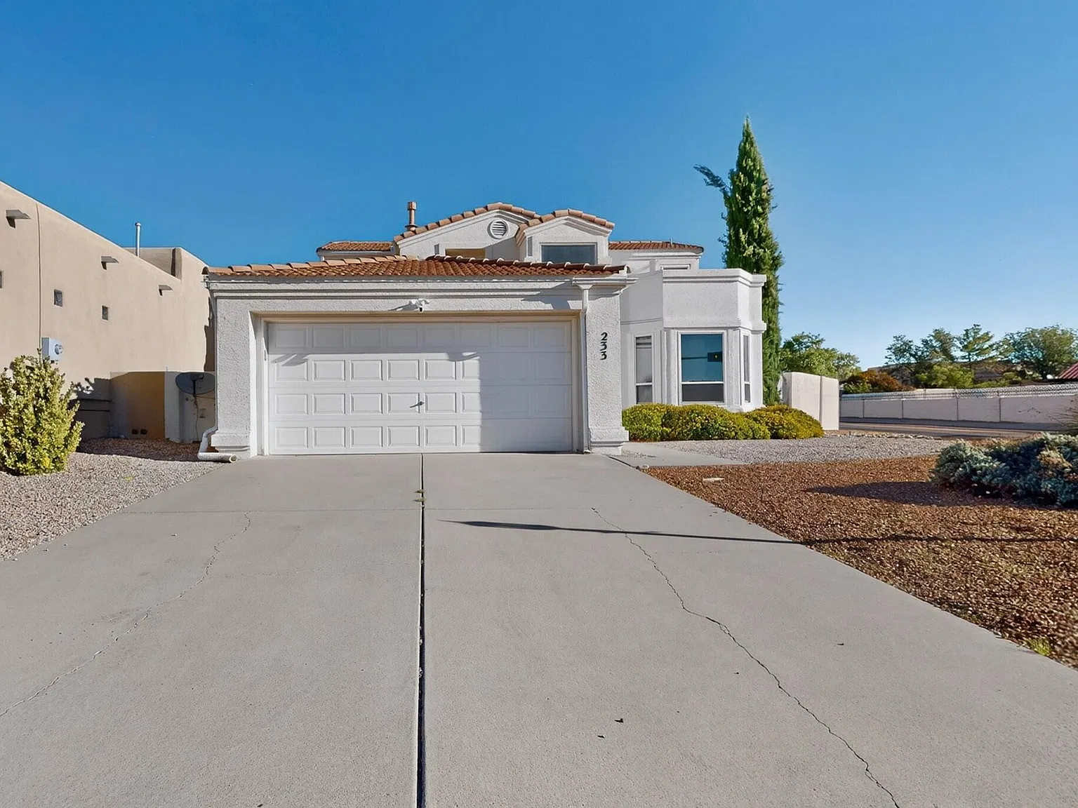 4 bed, 2.5 bath, 2213 sqft, $2,995 — Photo 4